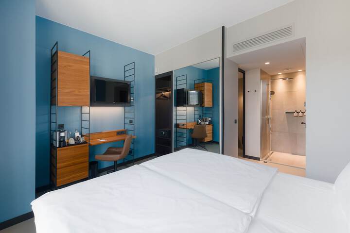 Room 32 of 95