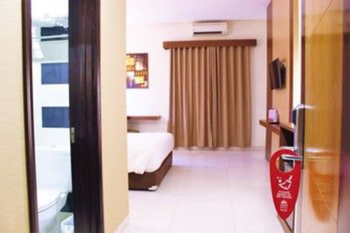 Room 18 of 44