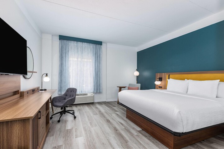 Room 10 of 48