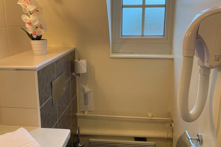 Room 27 of 45