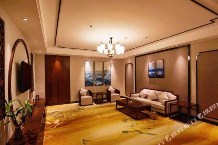 Yuanlong Hotel