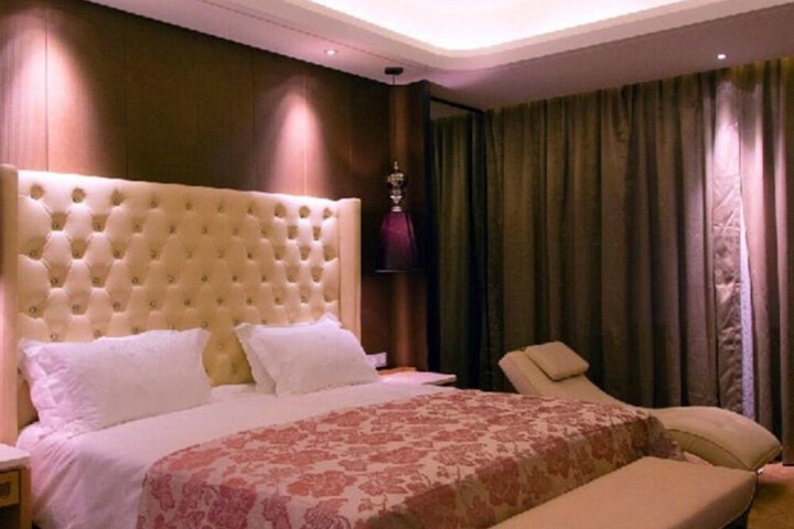 Room 5 of 19