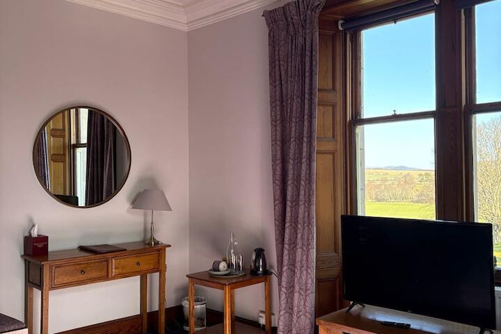Room 4 of 84