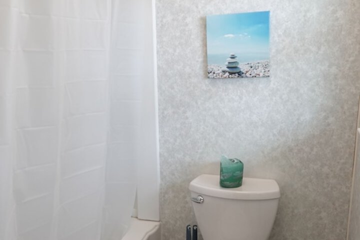 Room 193 of 282