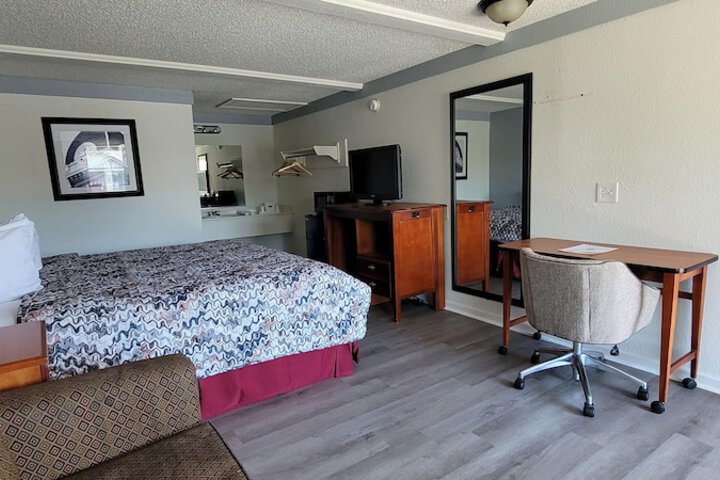 1 King Bed (1 of 16)