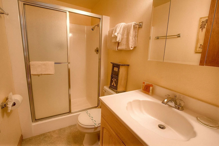 Room 7 of 12