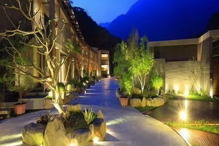 Hotel Exterior 55 of 58