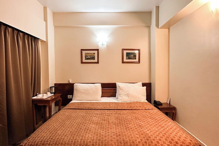Room 11 of 37