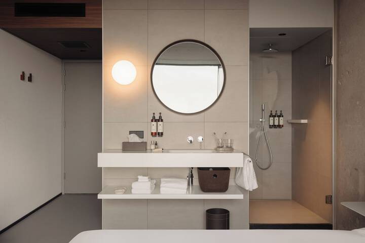 Room 42 of 54