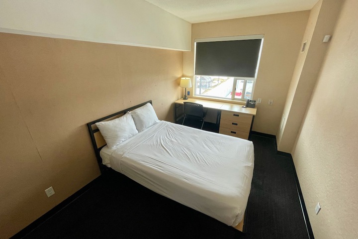 Room 2 of 10