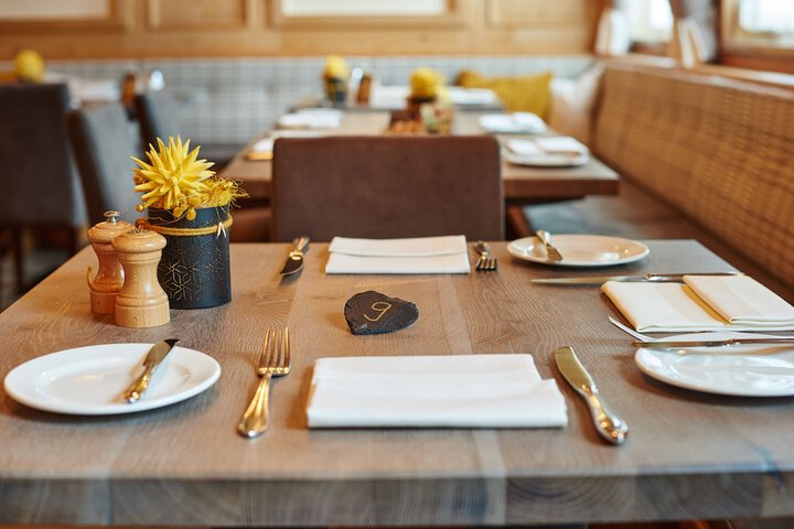 Dining 80 of 106