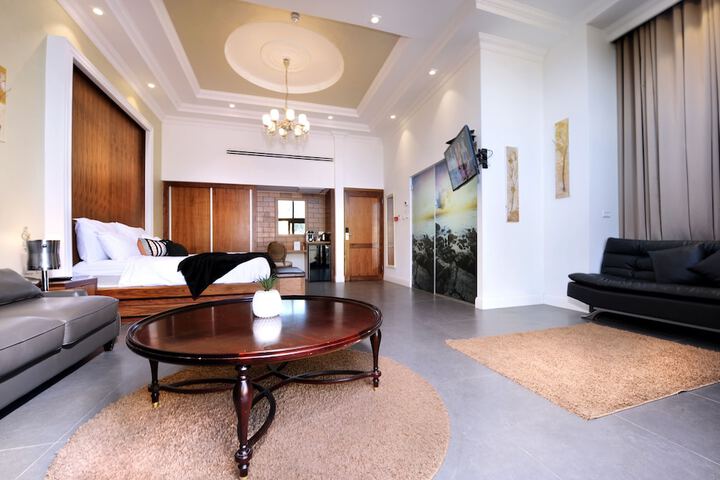 Room 10 of 40
