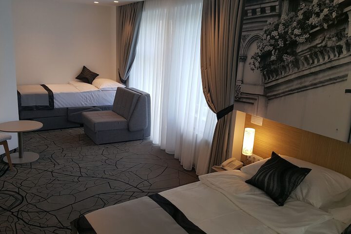 Room 12 of 34
