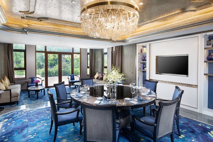 Dining 74 of 132