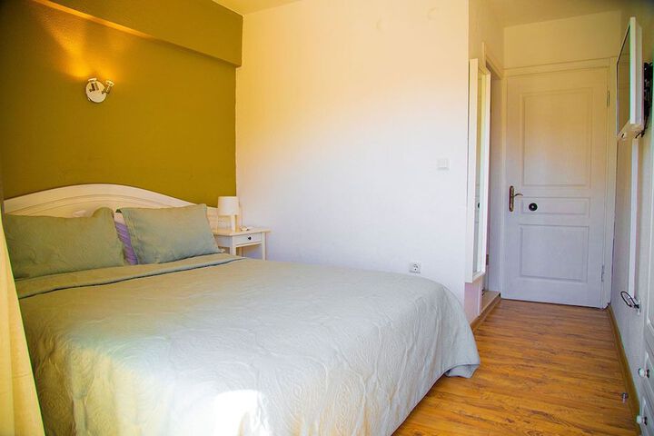 Room 6 of 17