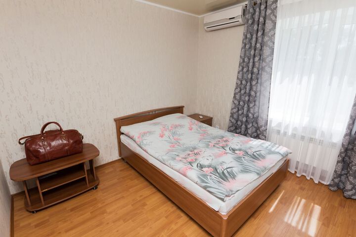 Room 18 of 76