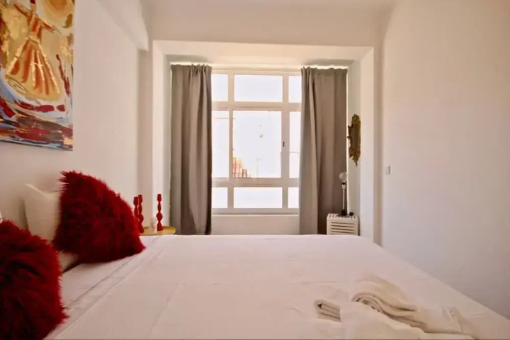 Room 5 of 17