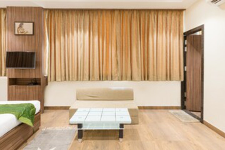 Room 13 of 26