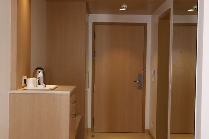 Room 6 of 37