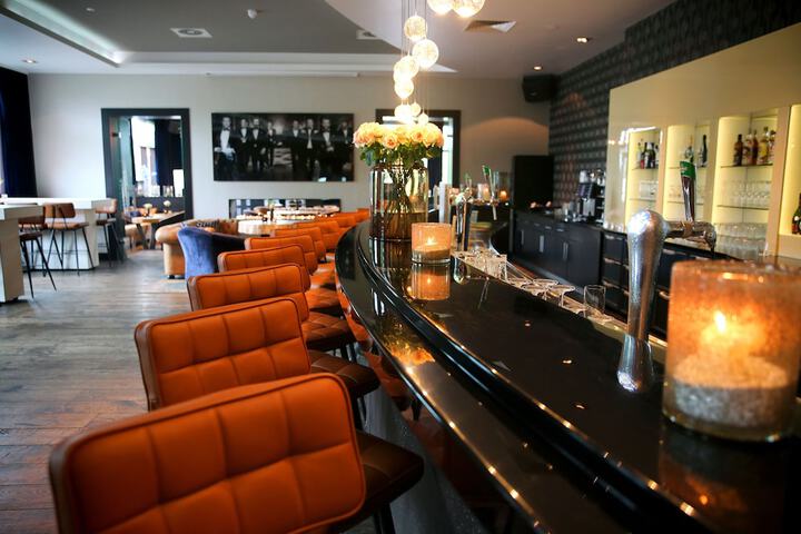 Lounge 43 of 62