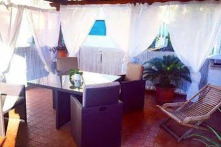 Room 5 of 10