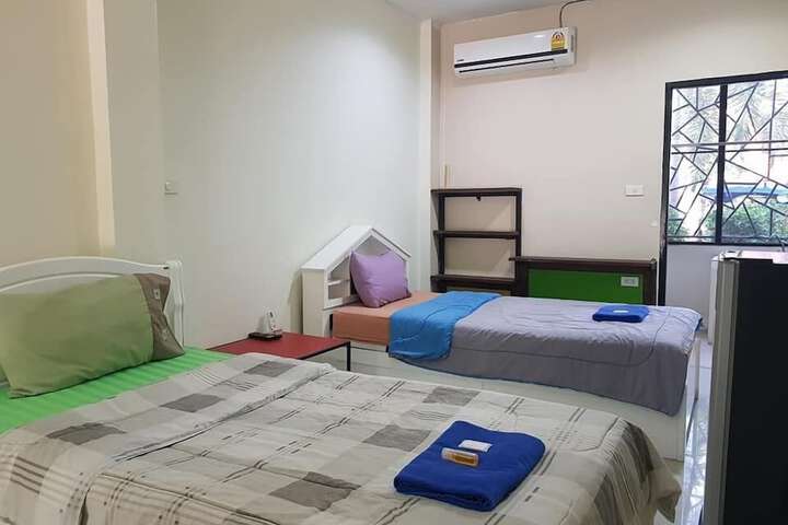 Room 8 of 195