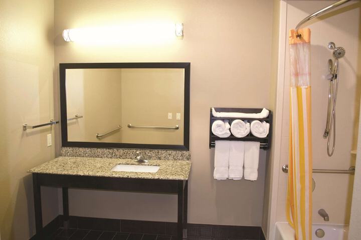 Room 6 of 38