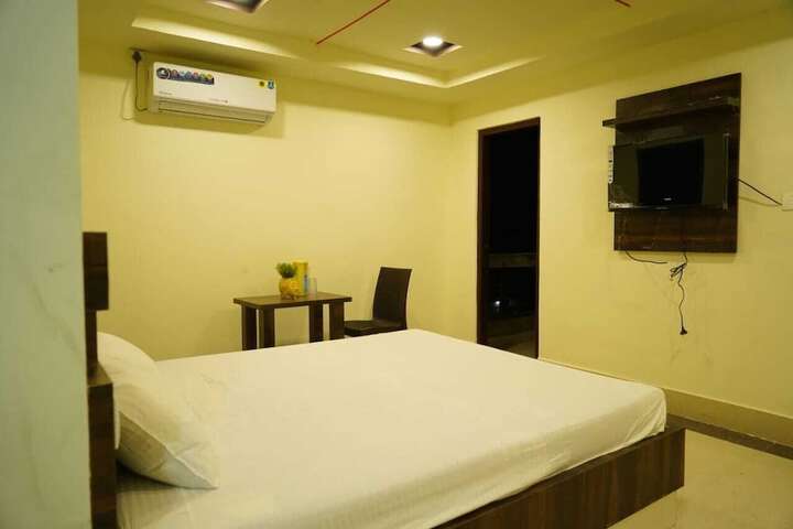Room 6 of 17
