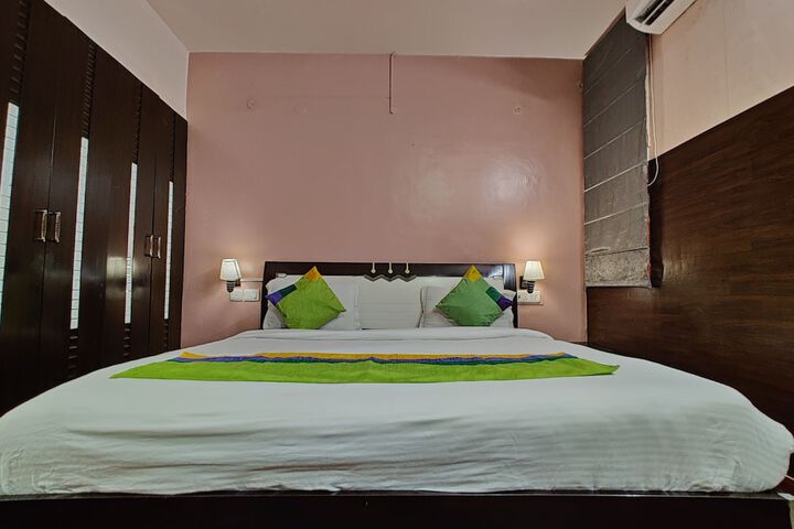Room 16 of 36