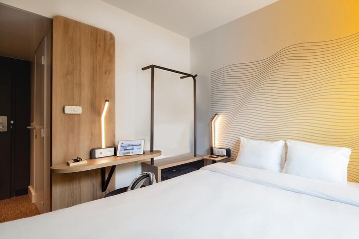 Room 7 of 37