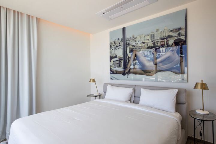 Room 28 of 1000