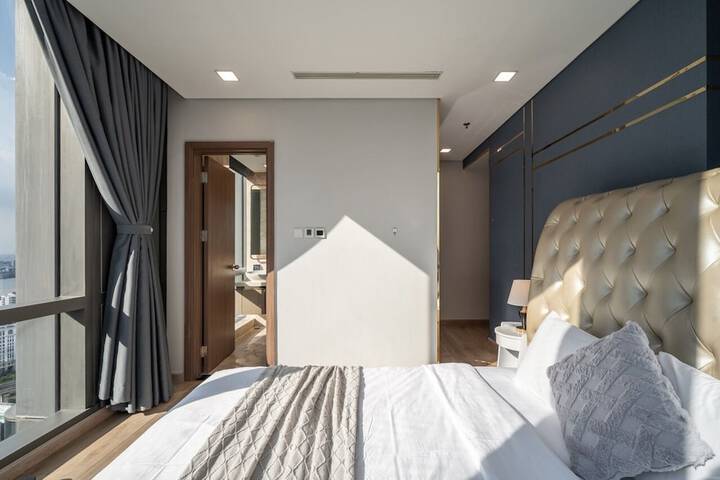 Room 44 of 243