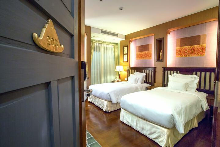 Room 15 of 53