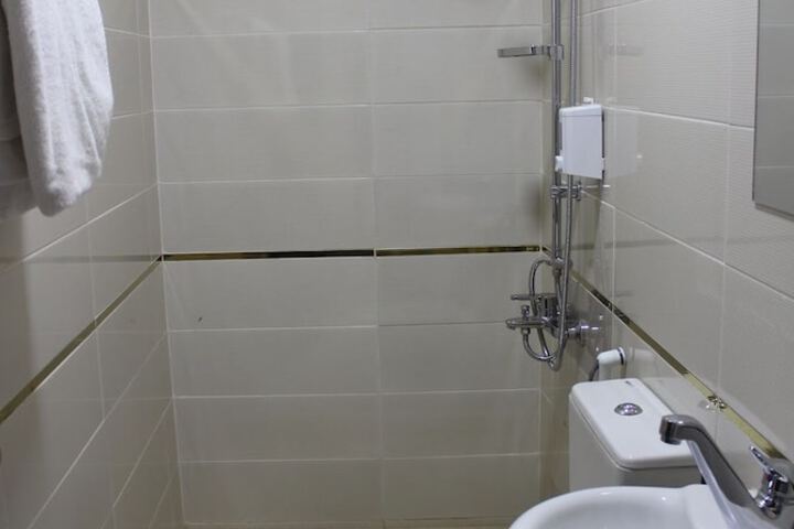 Room 16 of 27