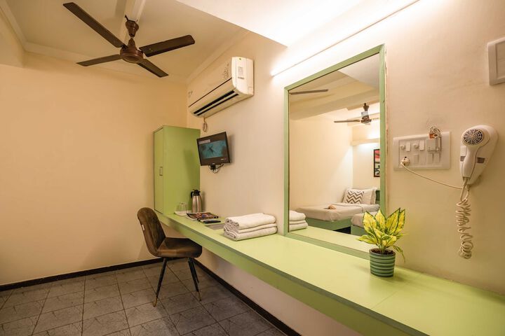 Room 33 of 60