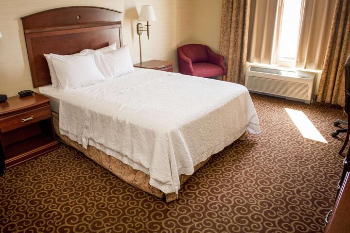 1 Queen Bed Select Room (10 of 13)