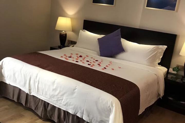 Room 3 of 10