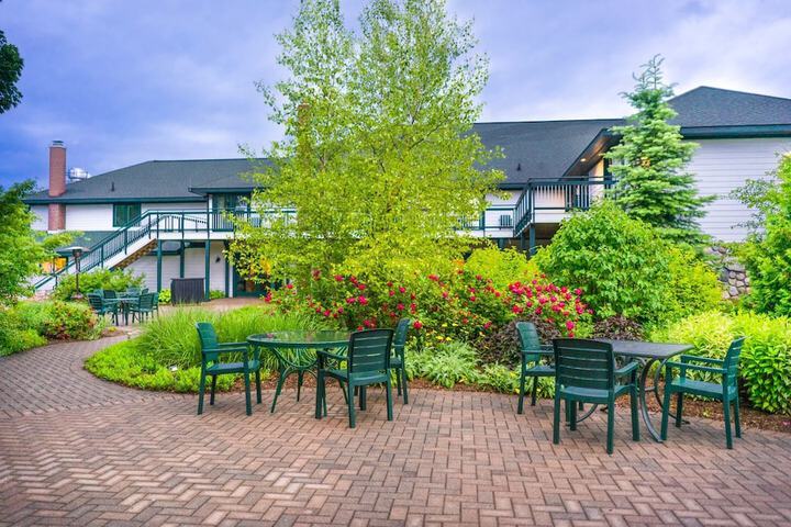 Hotel Exterior 51 of 52