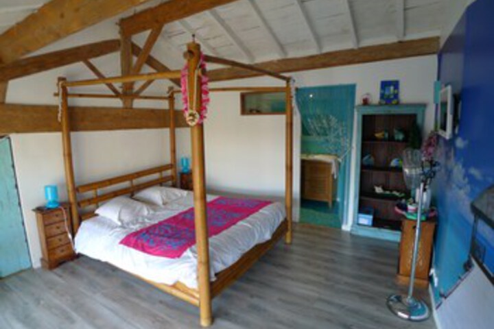 Room 8 of 12