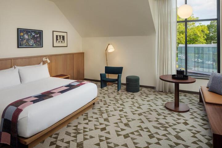 1 King Bed (16 of 16)
