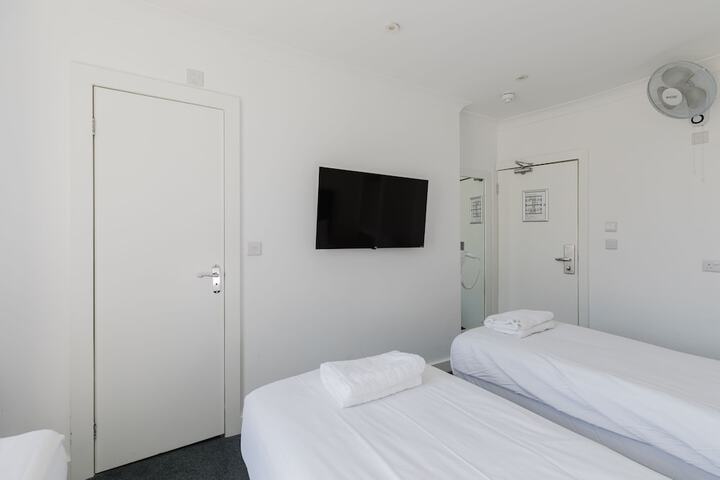 Room 10 of 125