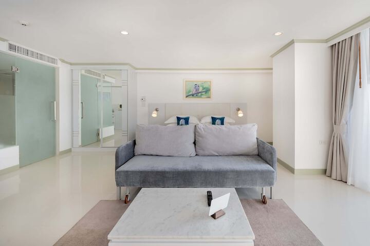 Room 15 of 111
