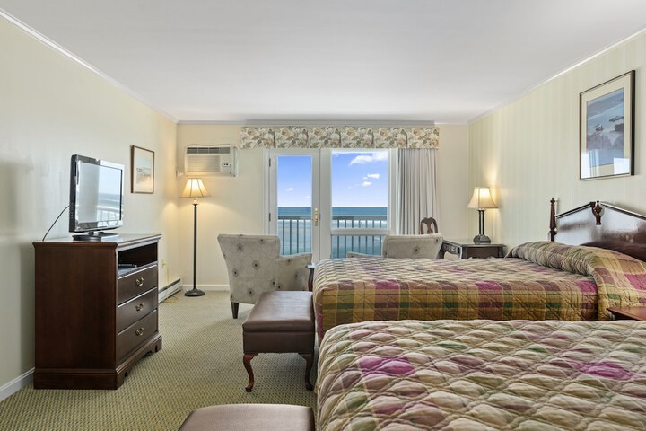 Room 6 of 176