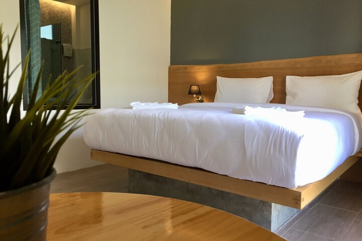 Room 15 of 108