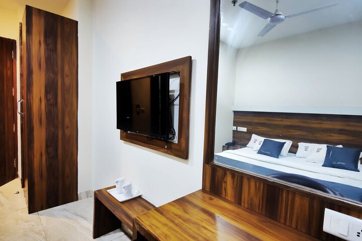 Room 15 of 27