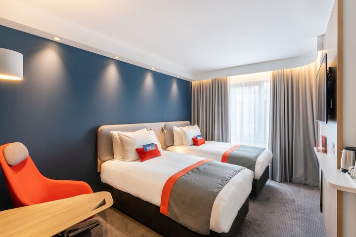 Room 14 of 80
