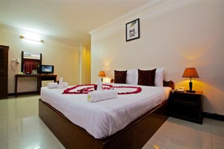 Room 5 of 32