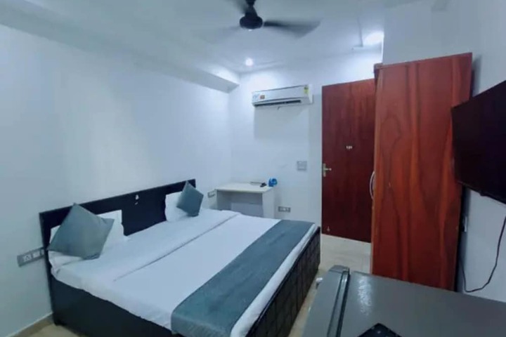 Fabhotel Ditvi Residency