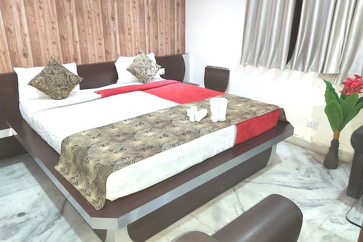 Room 11 of 30