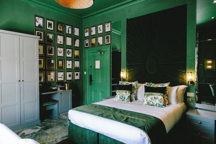 Room 3 of 117